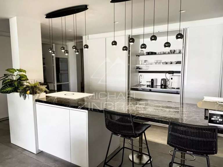 Apartment saint-gilles-les-bains - 3 bedrooms - 205m²