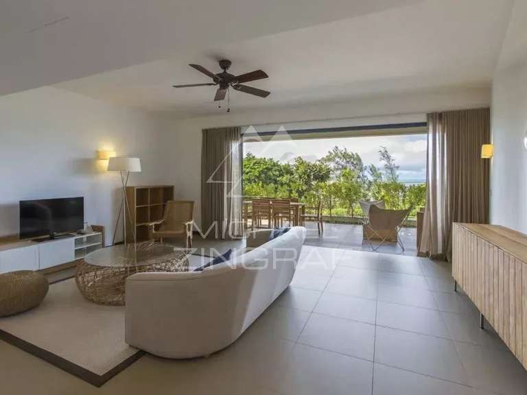 Apartment saint-gilles-les-bains - 3 bedrooms - 225m²