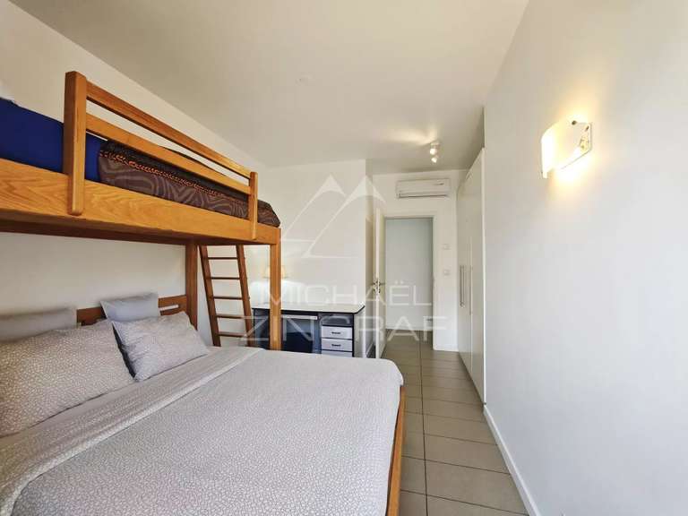 Apartment saint-gilles-les-bains - 3 bedrooms - 127m²
