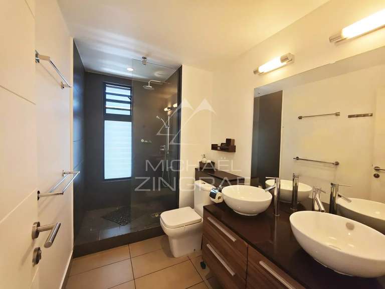 Apartment saint-gilles-les-bains - 3 bedrooms - 127m²
