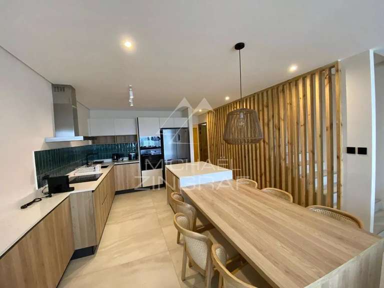 Apartment saint-gilles-les-bains - 3 bedrooms - 182m²