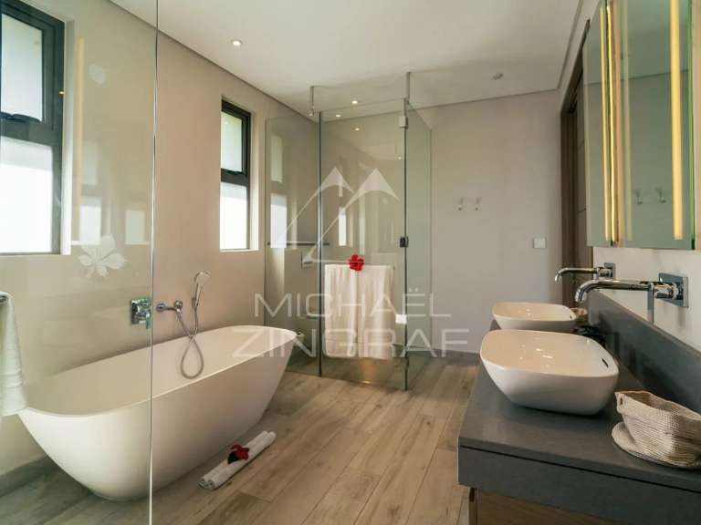 Villa saint-gilles-les-bains - 4 bedrooms - 353m²