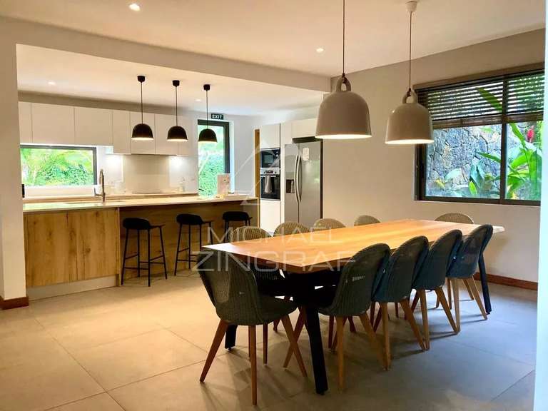 Villa saint-gilles-les-bains - 4 bedrooms - 276m²