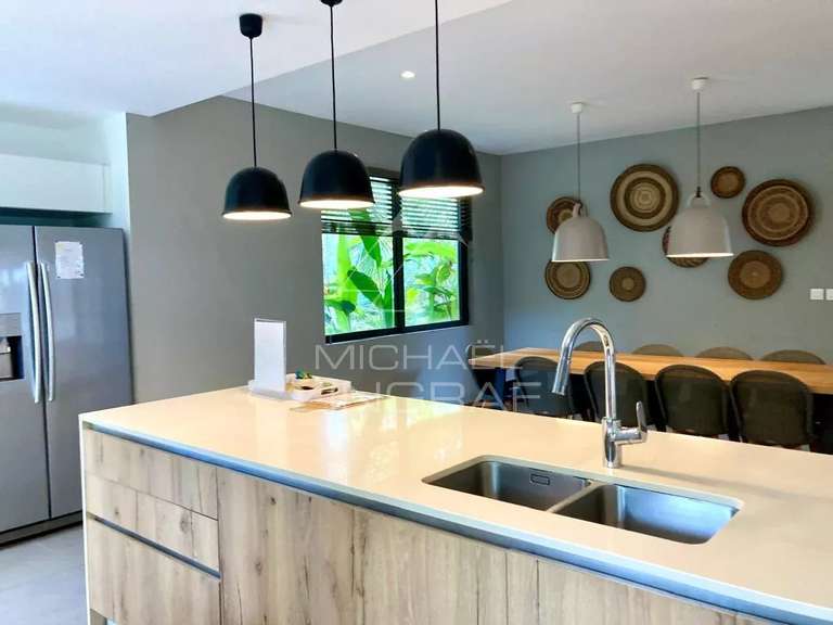 Villa saint-gilles-les-bains - 4 bedrooms - 276m²