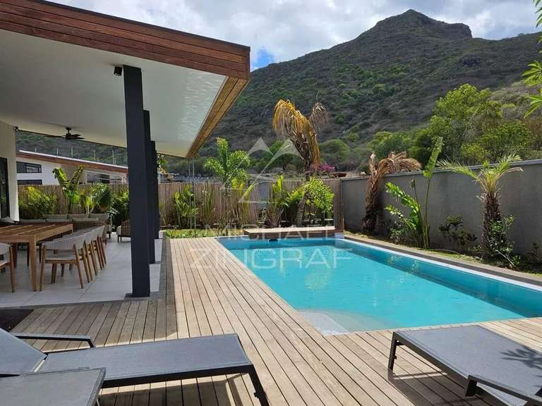 Villa saint-gilles-les-bains - 4 bedrooms - 350m²
