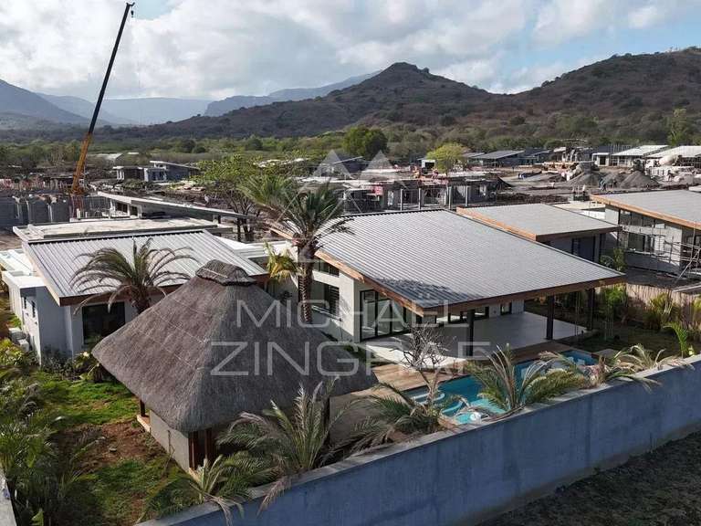 Villa saint-gilles-les-bains - 4 bedrooms - 350m²