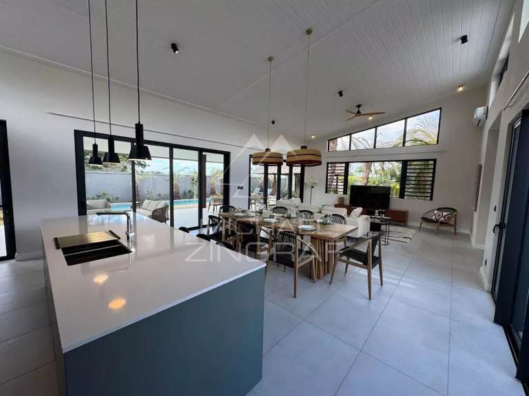 Villa saint-gilles-les-bains - 4 bedrooms - 350m²