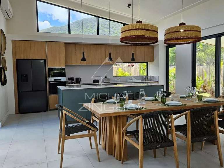 Villa saint-gilles-les-bains - 4 bedrooms - 350m²