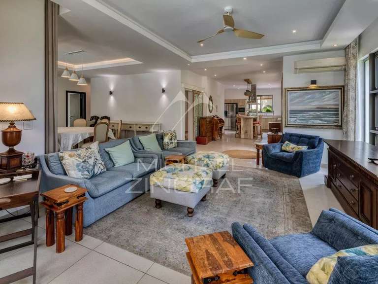 Villa saint-gilles-les-bains - 3 bedrooms - 331m²