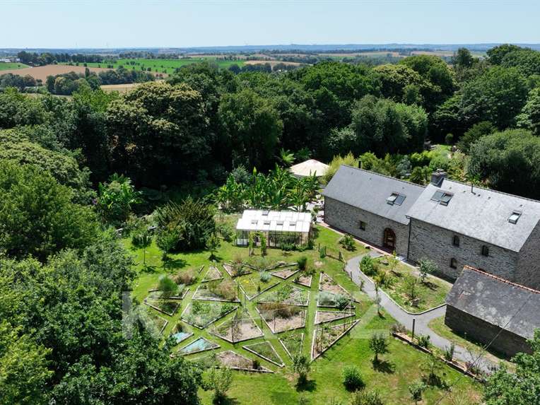 Propriété Saint-Guen - 10 chambres - 1150m²