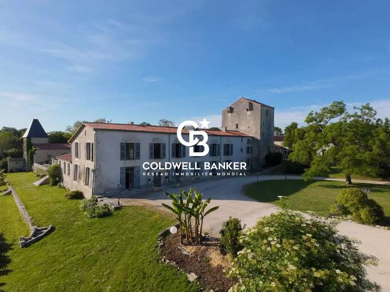 House Saint-Hilaire-de-Villefranche - 900m²