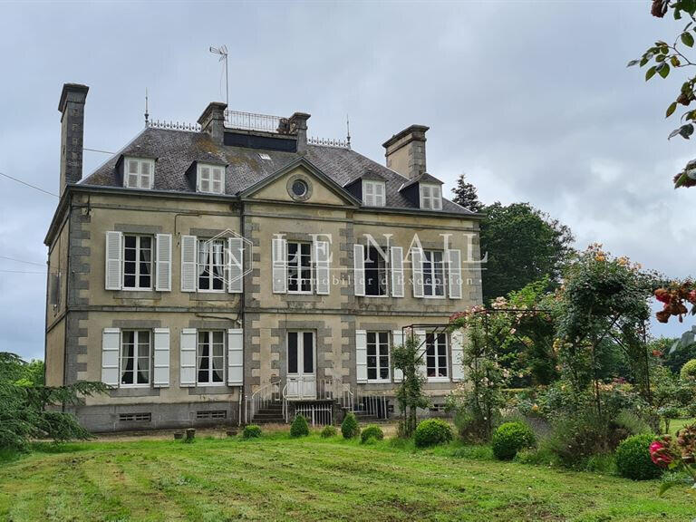 Sale Castle Saint-Hilaire-du-Harcouët - 11 bedrooms