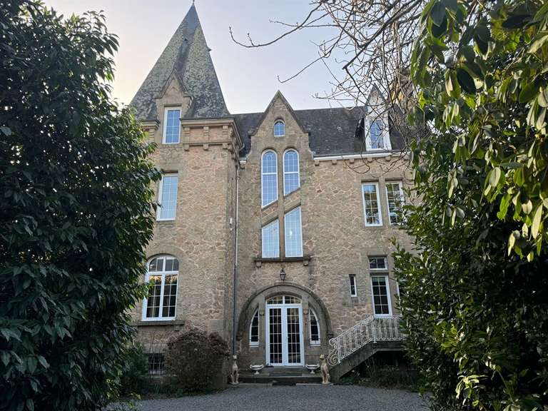 Maison Saint-Hilaire-du-Harcouët - 8 chambres - 350m²