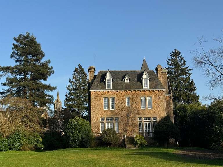 Maison Saint-Hilaire-du-Harcouët - 8 chambres - 350m²