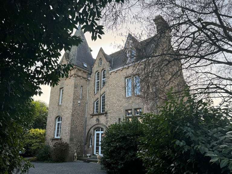 Maison Saint-Hilaire-du-Harcouët - 8 chambres - 350m²