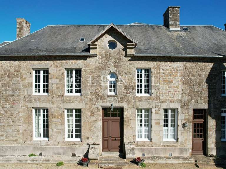 Manoir Saint-Hilaire-du-Harcouët - 6 chambres - 510m²