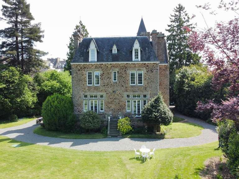 Manoir Saint-Hilaire-du-Harcouët - 8 chambres - 350m²
