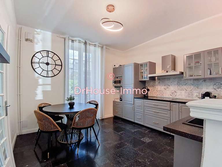 Villa Saint-Hilaire-du-Harcouët - 5 chambres - 199m²