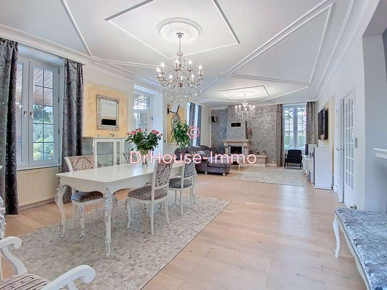 Villa Saint-Hilaire-du-Harcouët - 5 chambres - 199m²