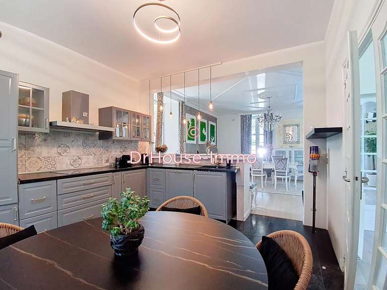 Villa Saint-Hilaire-du-Harcouët - 5 chambres - 199m²