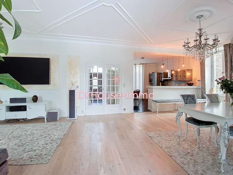 Villa Saint-Hilaire-du-Harcouët - 5 chambres - 199m²