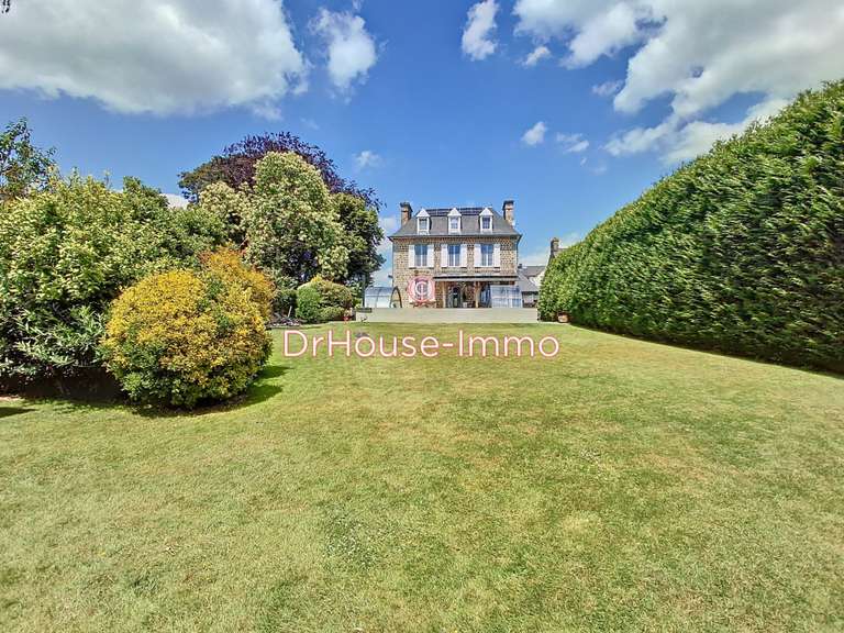 Villa Saint-Hilaire-du-Harcouët - 5 chambres - 199m²