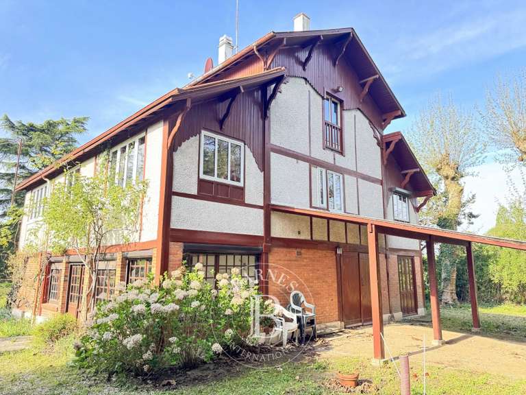 Maison Saint-Hilaire-Saint-Mesmin - 5 chambres - 317m²