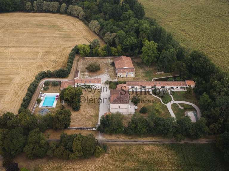 Maison Saint-Hippolyte - 768m²