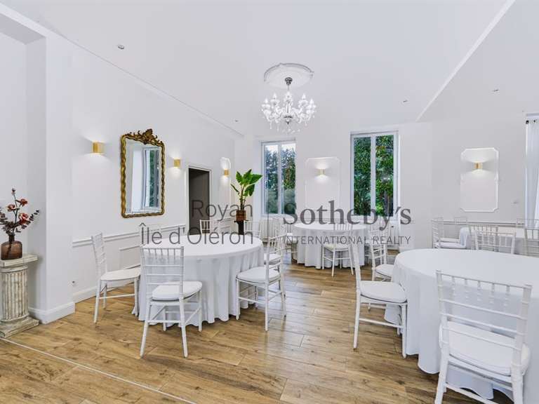 Maison Saint-Hippolyte - 768m²