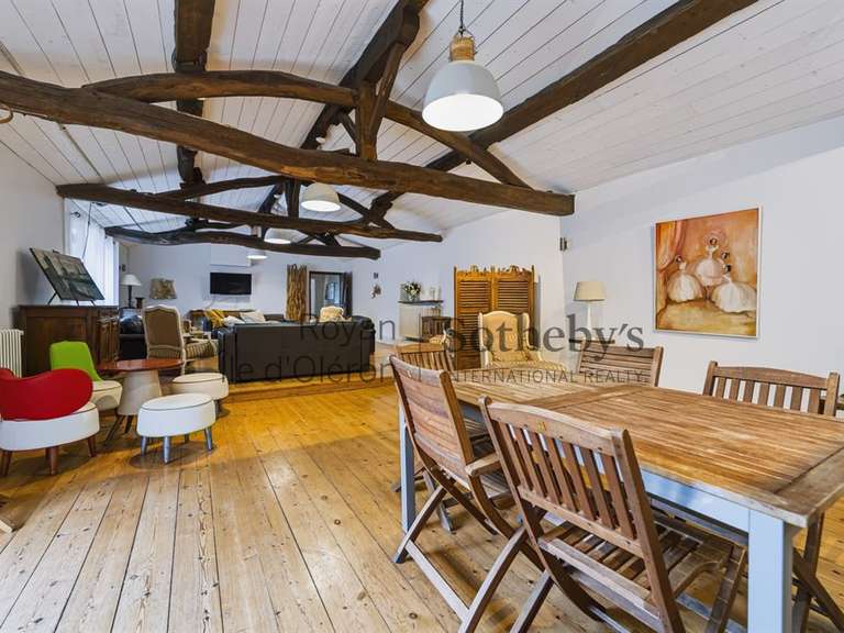 Maison Saint-Hippolyte - 768m²