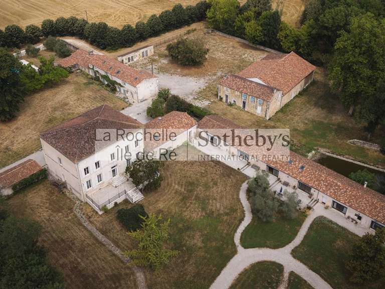 Maison Saint-Hippolyte - 768m²