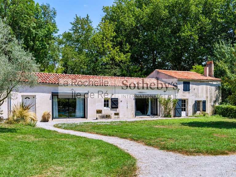 Maison Saint-Hippolyte - 768m²