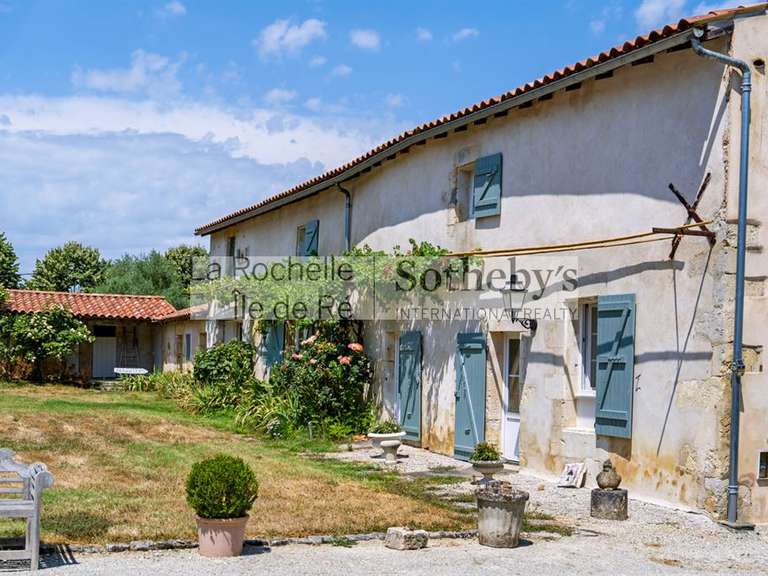 Maison Saint-Hippolyte - 768m²