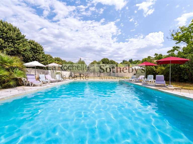 Maison Saint-Hippolyte - 768m²