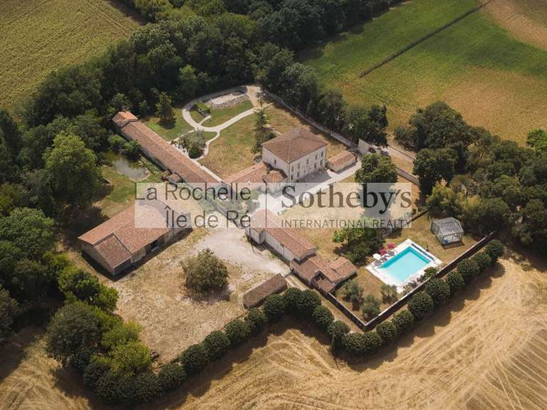 Maison Saint-Hippolyte - 768m²