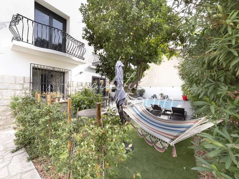 Maison Saint-Hippolyte - 7 chambres - 305m²