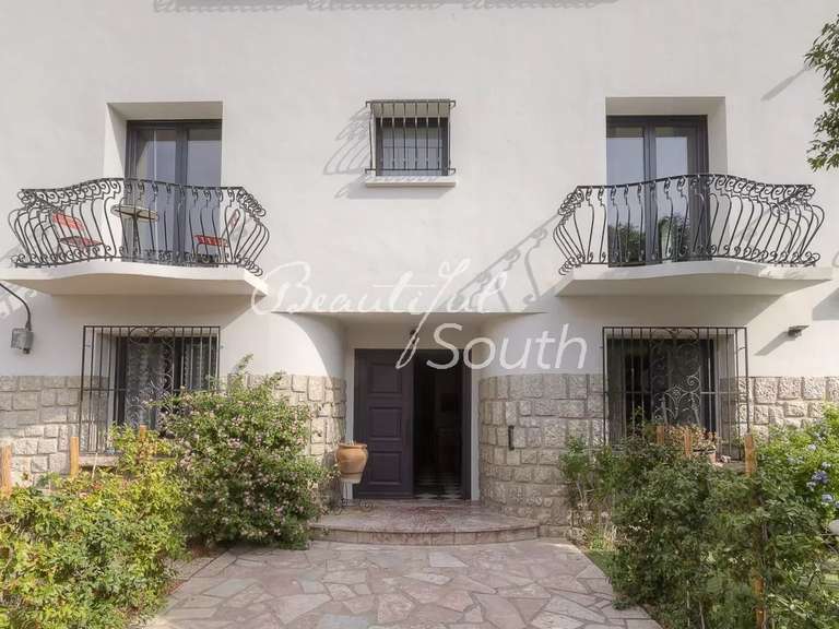 Maison Saint-Hippolyte - 7 chambres - 305m²