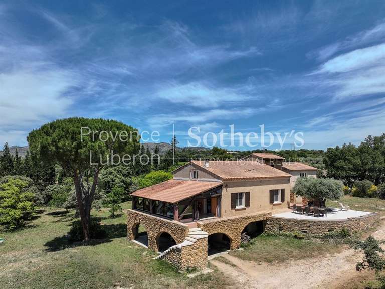 Maison Saint-Hippolyte-le-Graveyron - 5 chambres - 250m²