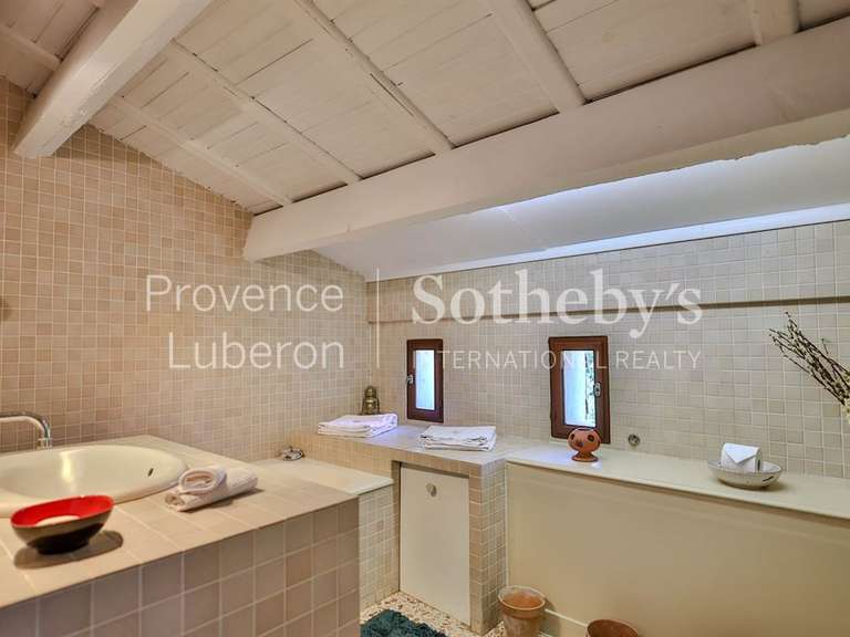 Maison Saint-Hippolyte-le-Graveyron - 5 chambres - 250m²