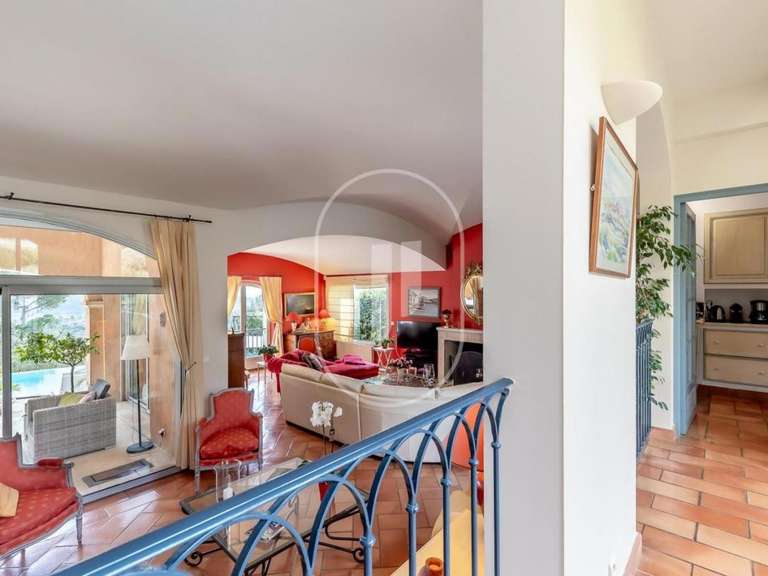 Villa Saint-Hippolyte-le-Graveyron - 4 chambres - 303m²
