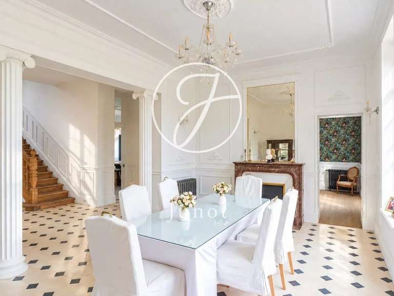 Château Saint-Illiers-la-Ville - 7 chambres - 407m²