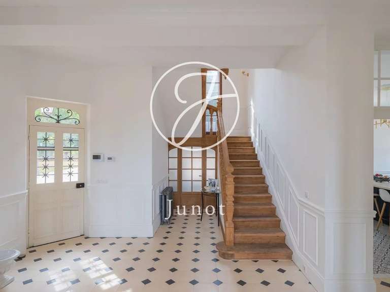 Château Saint-Illiers-la-Ville - 7 chambres - 407m²