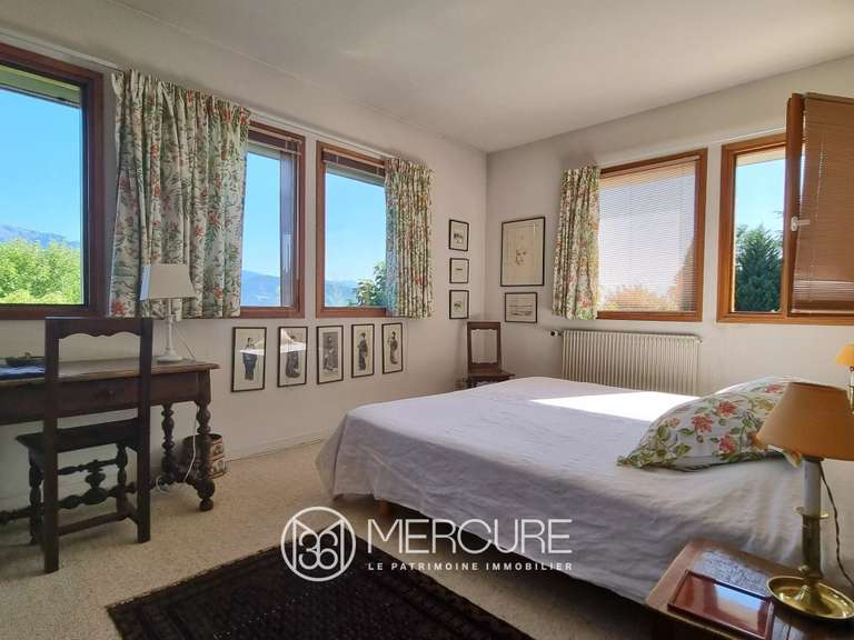 Maison Saint-Ismier - 4 chambres - 180m²