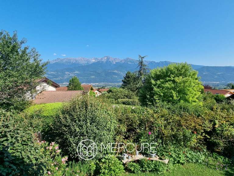 Maison Saint-Ismier - 4 chambres - 180m²