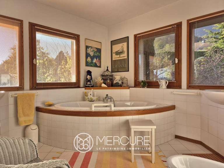 Maison Saint-Ismier - 4 chambres - 180m²