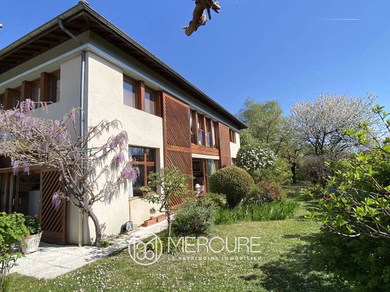 Maison Saint-Ismier - 4 chambres - 180m²