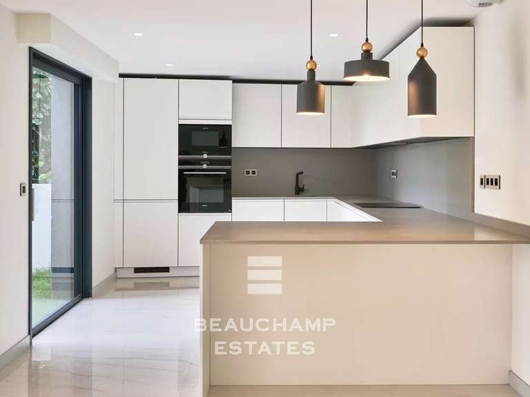 Apartment Saint-Jean-Cap-Ferrat - 4 bedrooms - 191m²