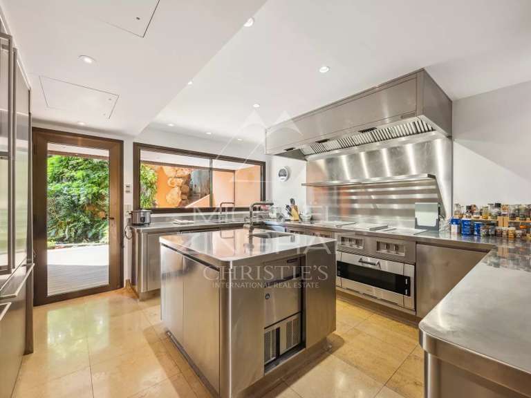 Propriété Saint-Jean-Cap-Ferrat - 13 chambres - 830m²