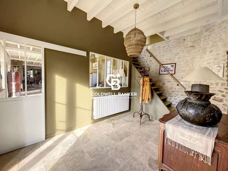 Maison Saint-Jean-d'Angély - 5 chambres - 348m²
