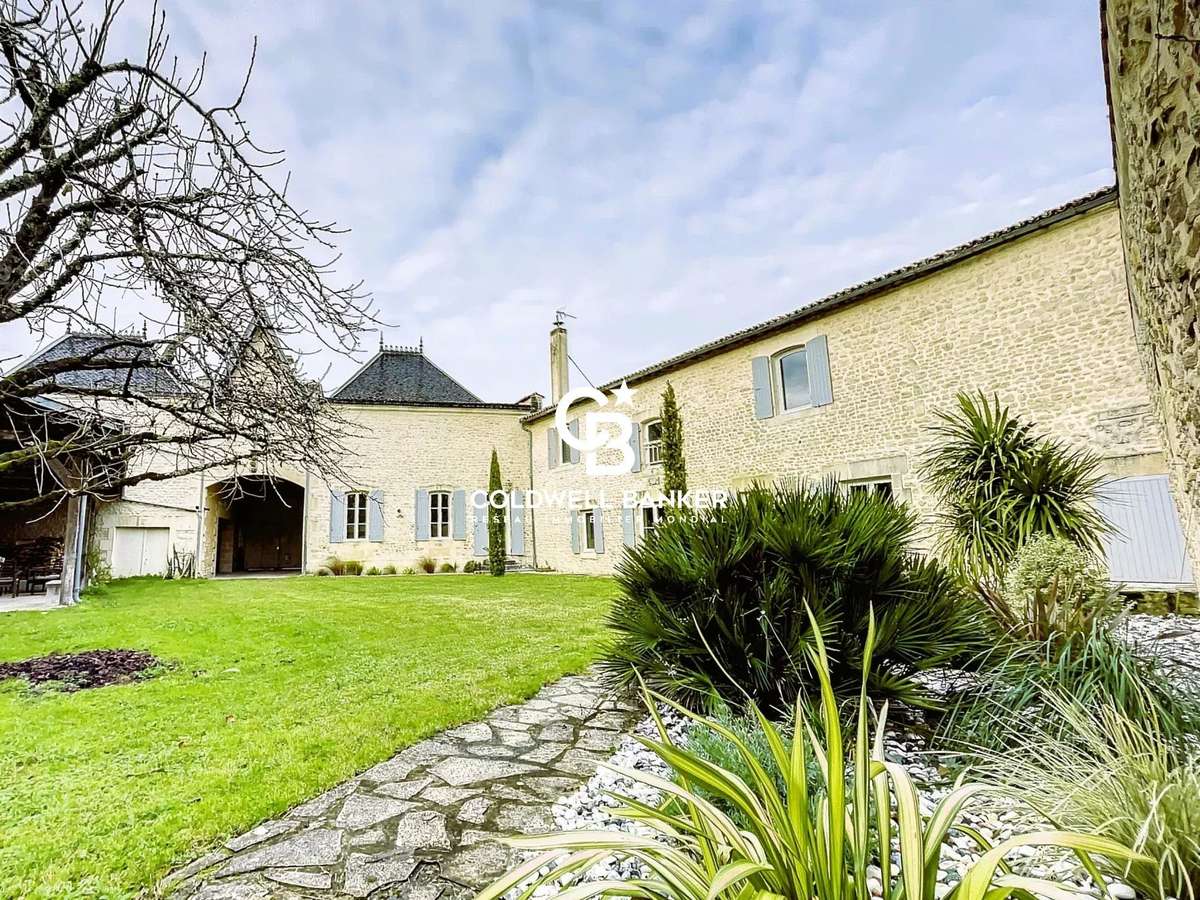 House Saint-Jean-d'Angély